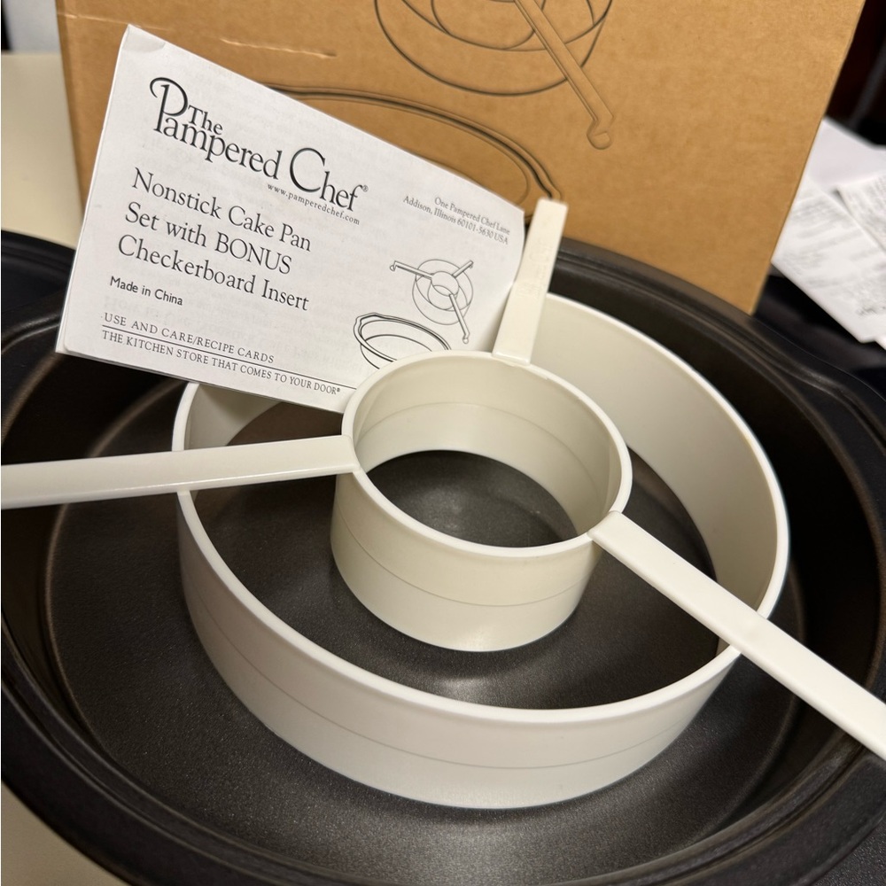 Pampered Chef Cake Pan Set with Bonus Checkerboard Insert - Picture 4 of 5